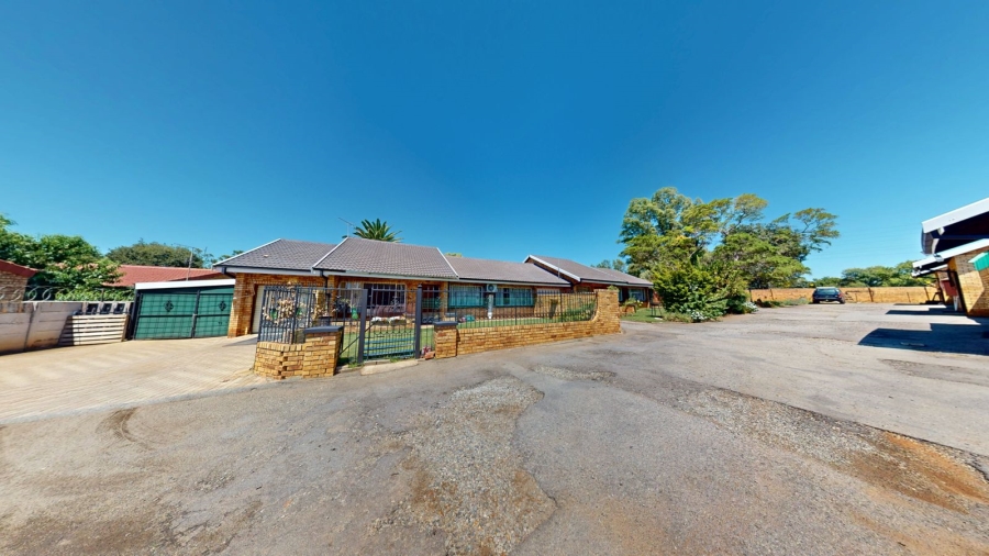 28 Bedroom Property for Sale in Kannoniers Park North West